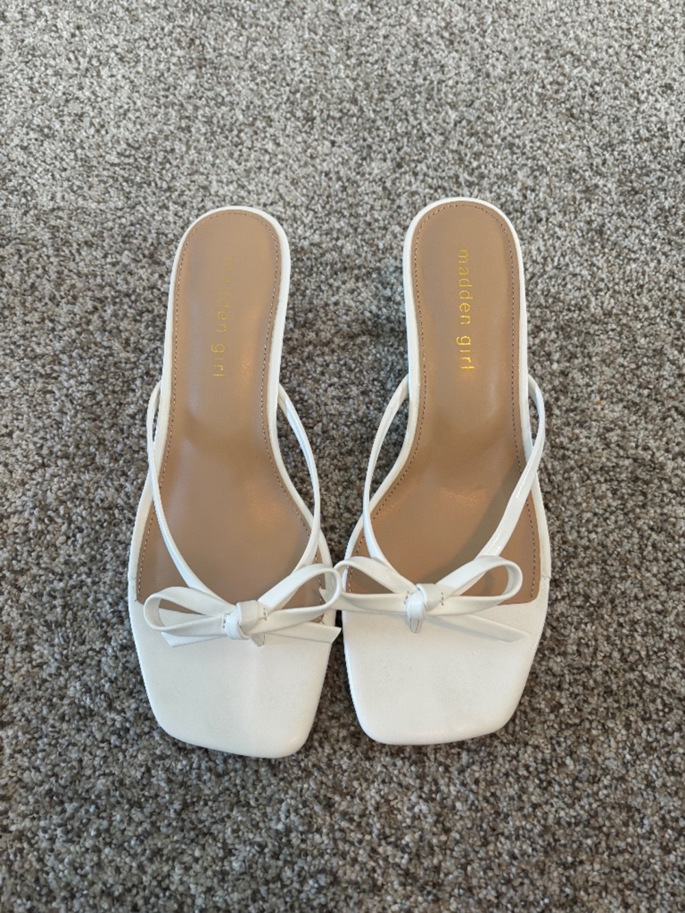 Madden Girl White Bow Toe-Loop Sandals